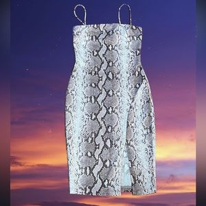 Rose gold/blush colored snake print bodycon 💕